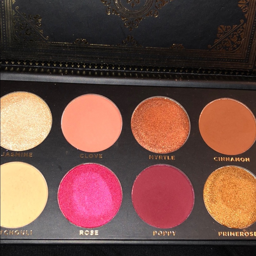 Eyeshadow palette